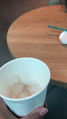 Opinii despre Starbucks Den Haag Centraal în Den Haag - Horeca