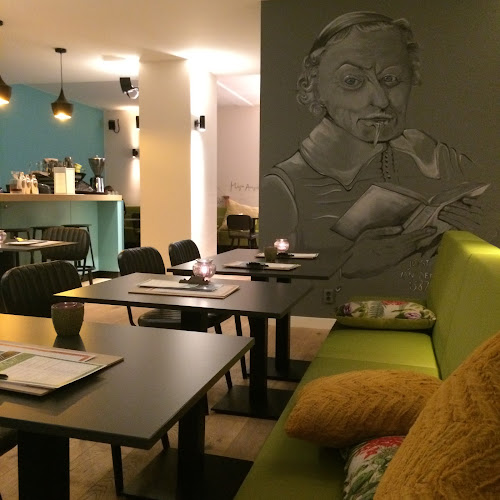 Labyrinth Cocktail Soul Food & Poetry Bar - Horeca