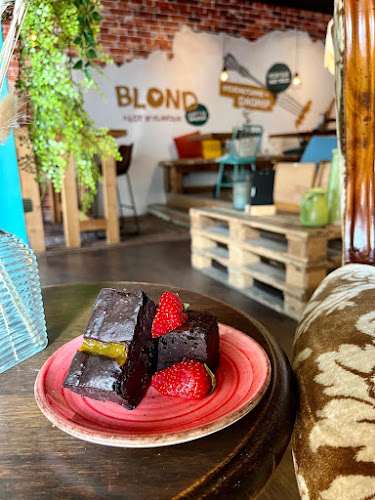 Comentarii opinii despre Blond