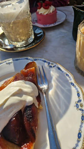 Louise Petit Restaurant Phone number