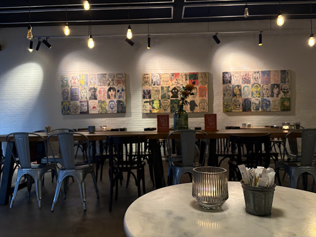 Comentarii opinii despre August