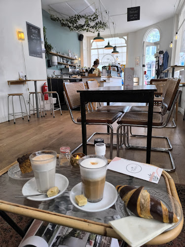 Opinii despre Fleur's Koffie în Den Haag - Horeca