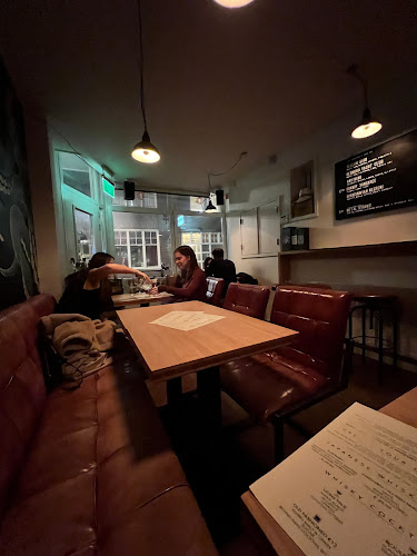 Comentarii opinii despre Behind Bars Cocktailbar