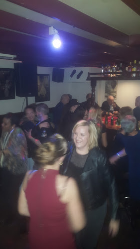 "Café de Ton" Phone number