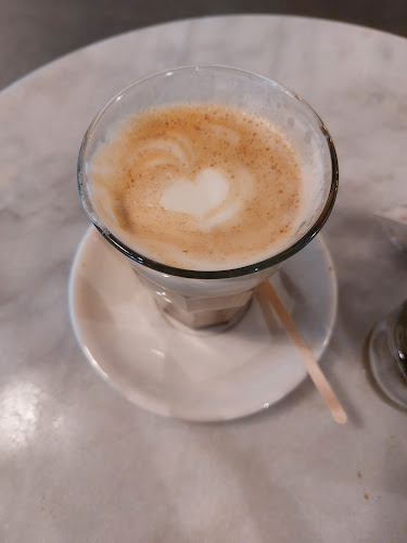 Comentarii opinii despre August