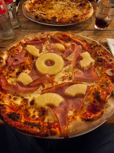 Comentarii opinii despre Pizzeria - Gelateria ATTRAVERSO