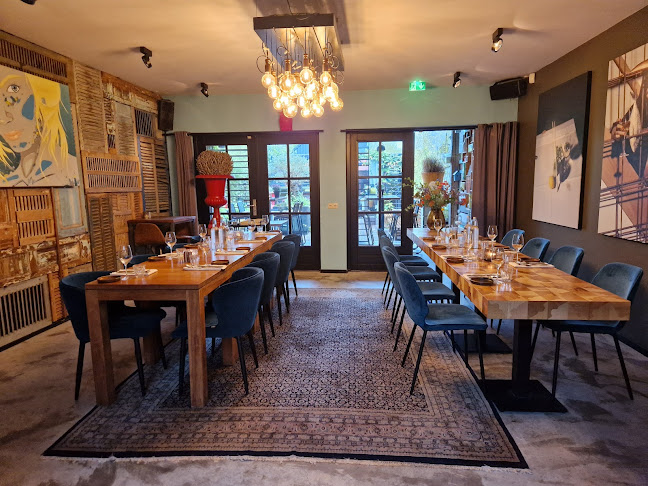 Roots Foodbar Open Times