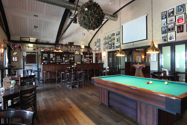 De Holle Eik; Zalencentrum, Eetcafé - Valkenburg