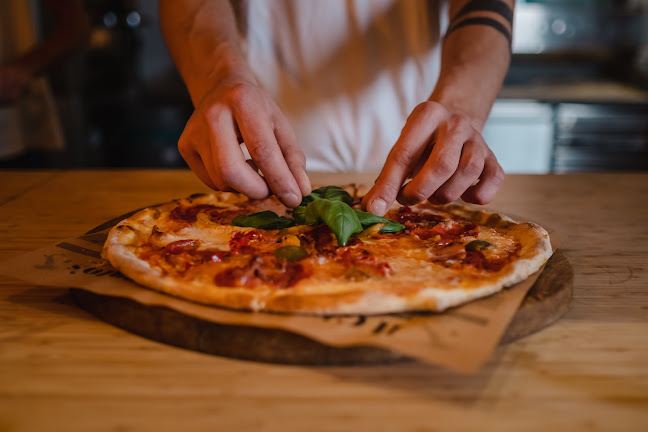 Renato's Pizzeria - Foodhallen - Amsterdam