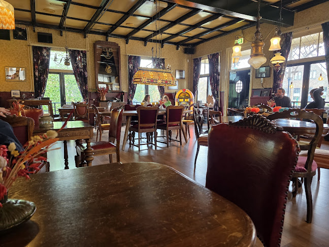 Café biljart en Zalencentrum 'Onder de Linden'