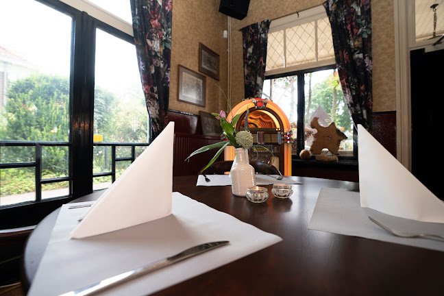 Comentarii opinii despre Café biljart en Zalencentrum 'Onder de Linden'