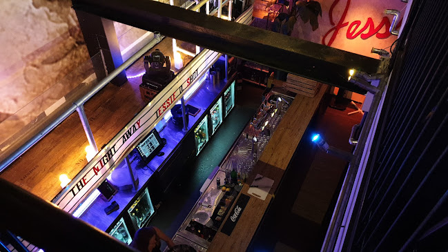 Comentarii opinii despre Jessie D