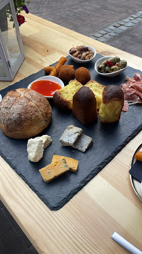 Comentarii opinii despre The Black Tie