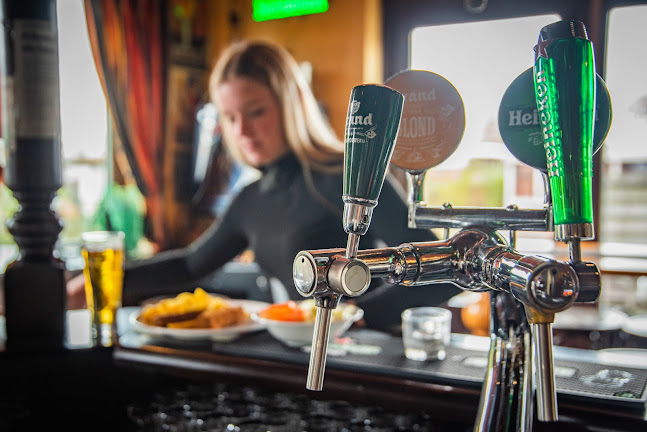 Snackbar Van de Belt / Bar & Café Bij Helmuth - Belt-Schutsloot