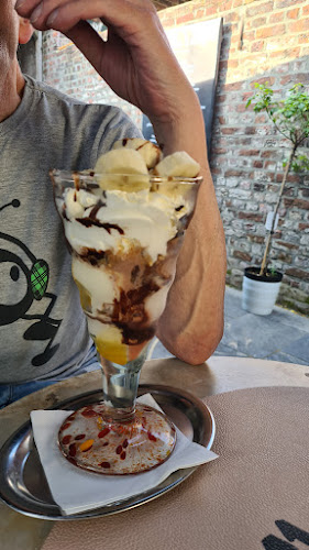 IJssalon Op de Douve Phone number