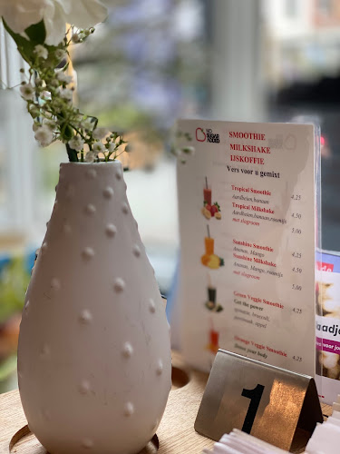 In de Roos Zaltbommel, lunchcafé (Cello)