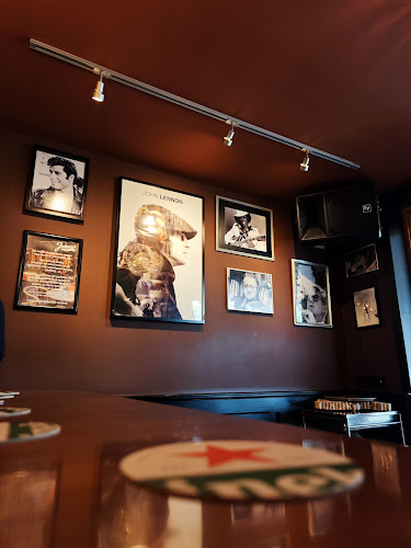 Johnny’s Cafe Open Times