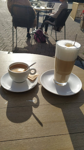 Comments and reviews of Alberts