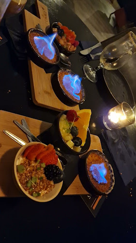 COMIQ | shared dining