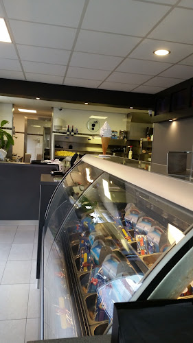 Snackbar en IJssalon Henk - Bussum