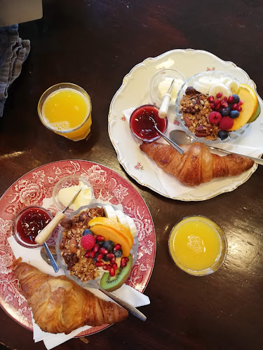 Bij Ann Phone number