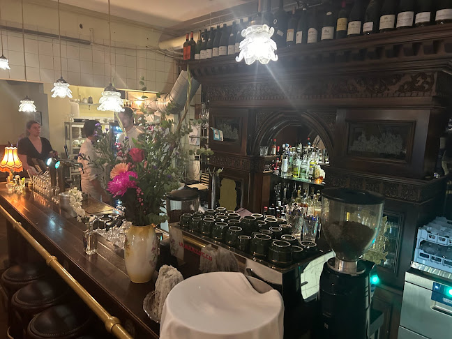 Louise Petit Restaurant Phone number