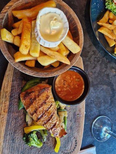 Comments and reviews of Meat & Co