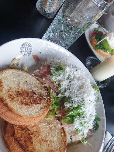 Comentarii opinii despre Bobbi’s Bar