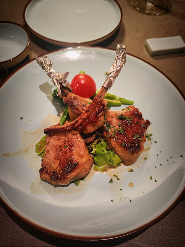 Comentarii opinii despre Asian Tower