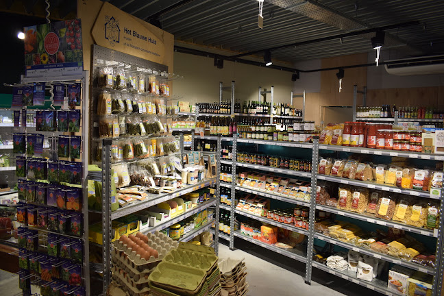 Winkel zelf zit aan het parkeerterrein Kerkhoflaan tussen de Hema en Expert, Hoofdweg 77b, 9761 EC Eelde