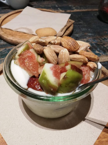 YB by Yoghurt Barn Haarlem - Horeca