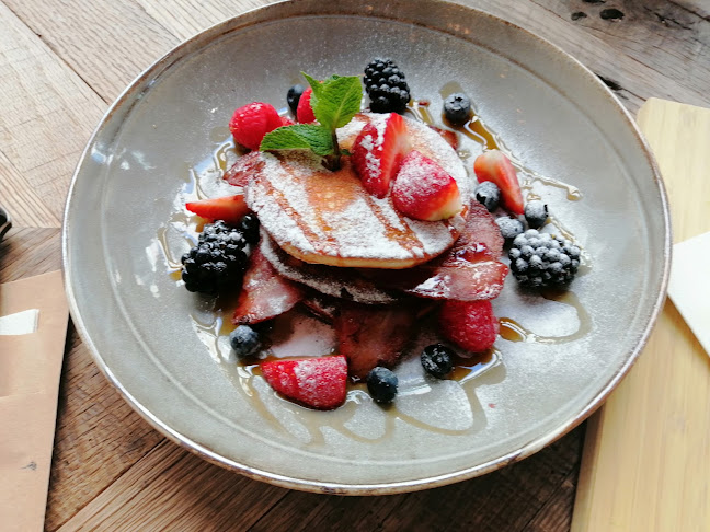 COFFEE MUNDO The Library