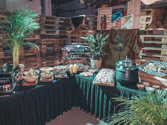 COMIQ | shared dining