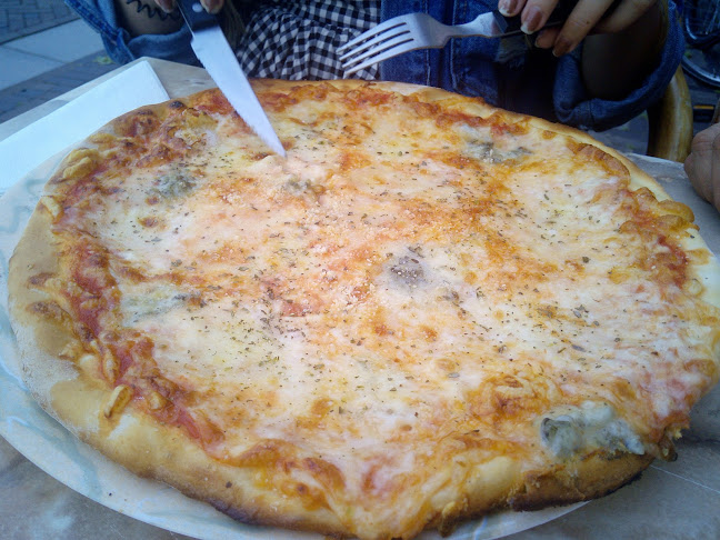 Mazzel Pizzeria & Grillroom