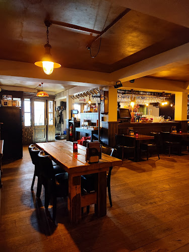 Davila's Kitchen & Bar