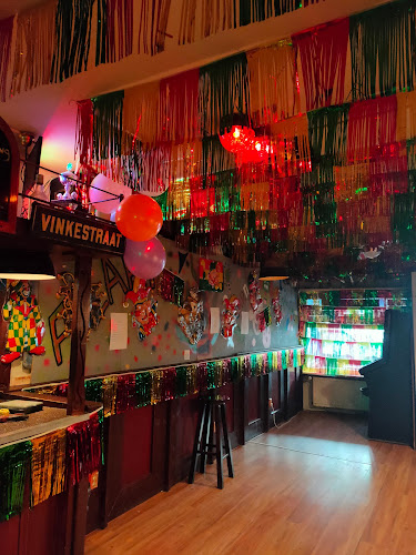 Comments and reviews of Café Lucky