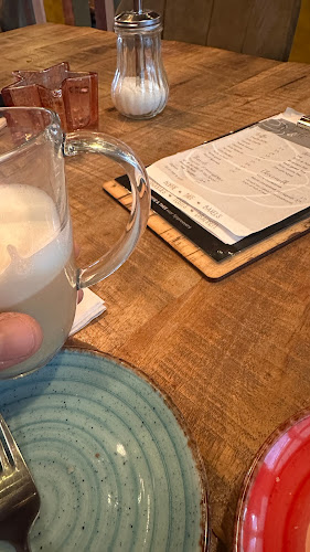 Comentarii opinii despre K'hoeffie & Kado~ coffee- & conceptstore