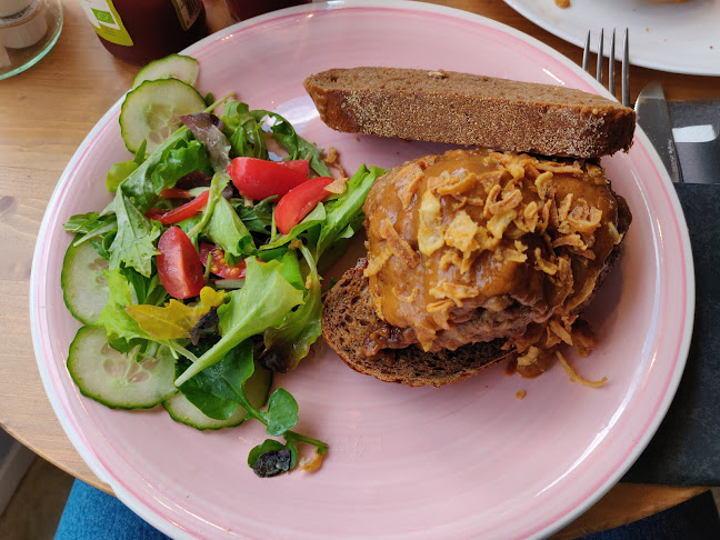 Y.A.M's Koffie & Lunch Open Times