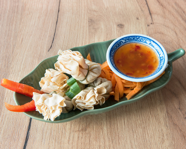 Comments and reviews of Aim Aroy