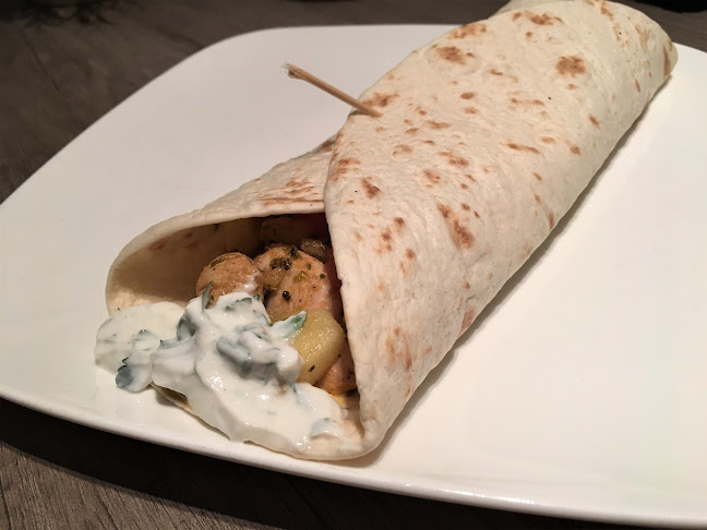 Comentarii opinii despre Chicken Square