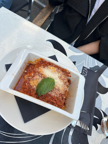 Very Italian Pizza - Den Haag