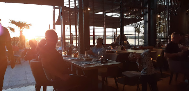 Comments and reviews of Jofel aan de Plas