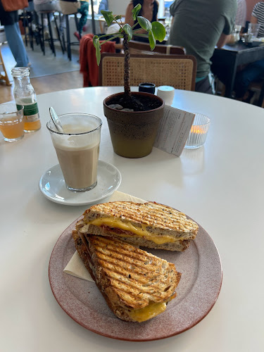 Comentarii opinii despre Fleur's Koffie