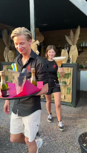 Bar Bistro de Roos Open Times