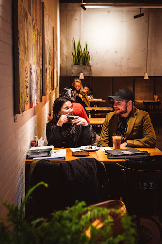 Comentarii opinii despre August