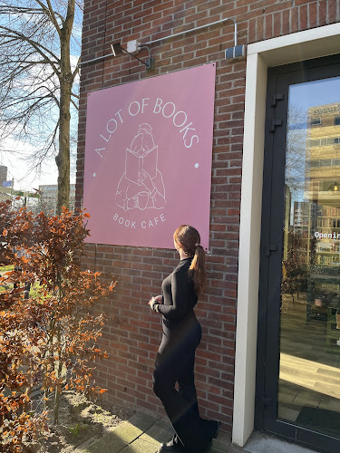 A Lot Of Books - Horeca