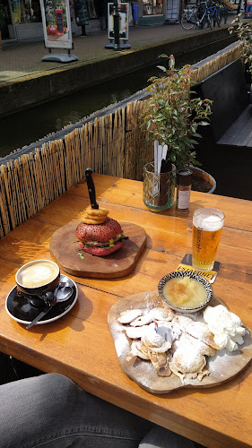 Comments and reviews of Vrolijk aan de Vliet