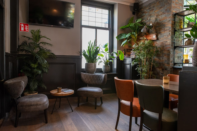 Friends Grand Café Phone number