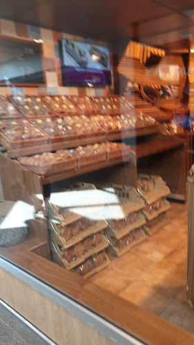 Comments and reviews of Savonije Versbakkerij Winkelcentrum Deppenbroek