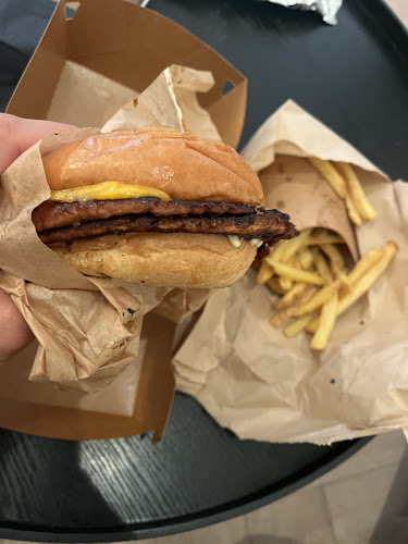 Comentarii opinii despre Janana Burger